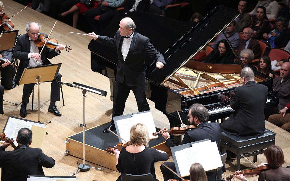 συναρπαστική-ηρωική-και-λαμπερός-2112433