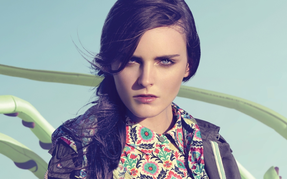 εντυπωσιακό-βλέμμα-με-σκιές-σε-μοναδι-2111872