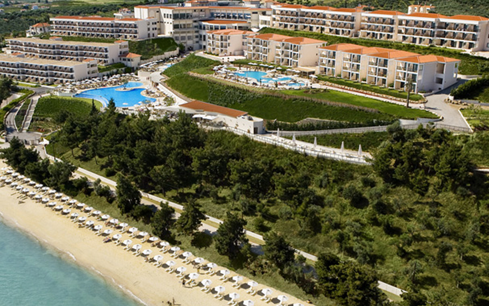 ενα-ελληνικό-ξενοδοχείο-στα-25-κορυφαία-2109903