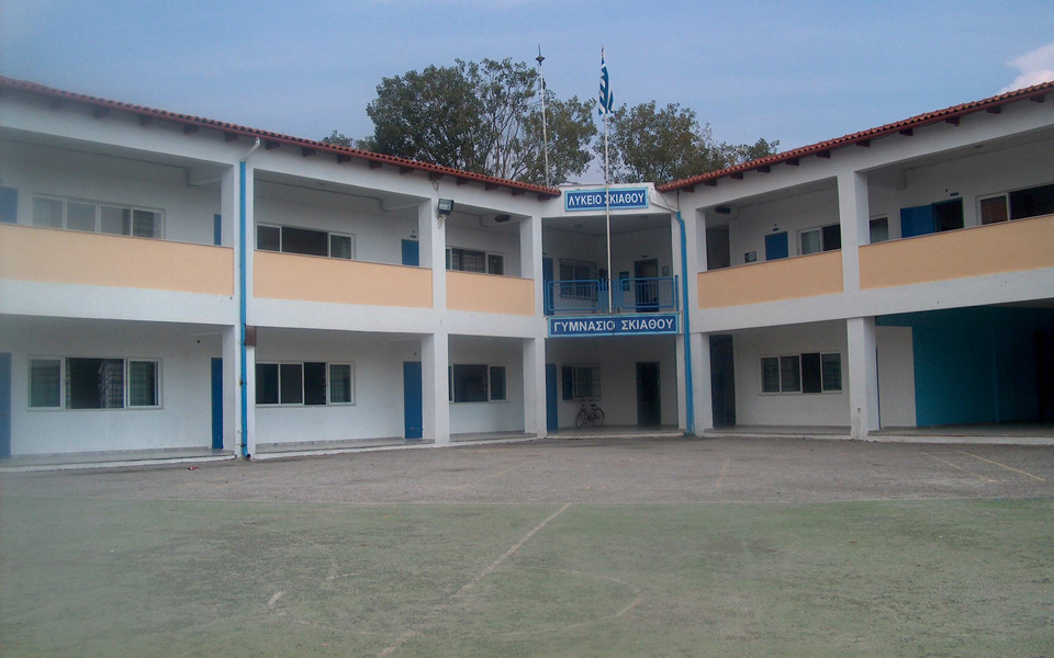 γυμνάσιο-σκιάθου-συχνά-η-μισή-τάξη-δε-2109079