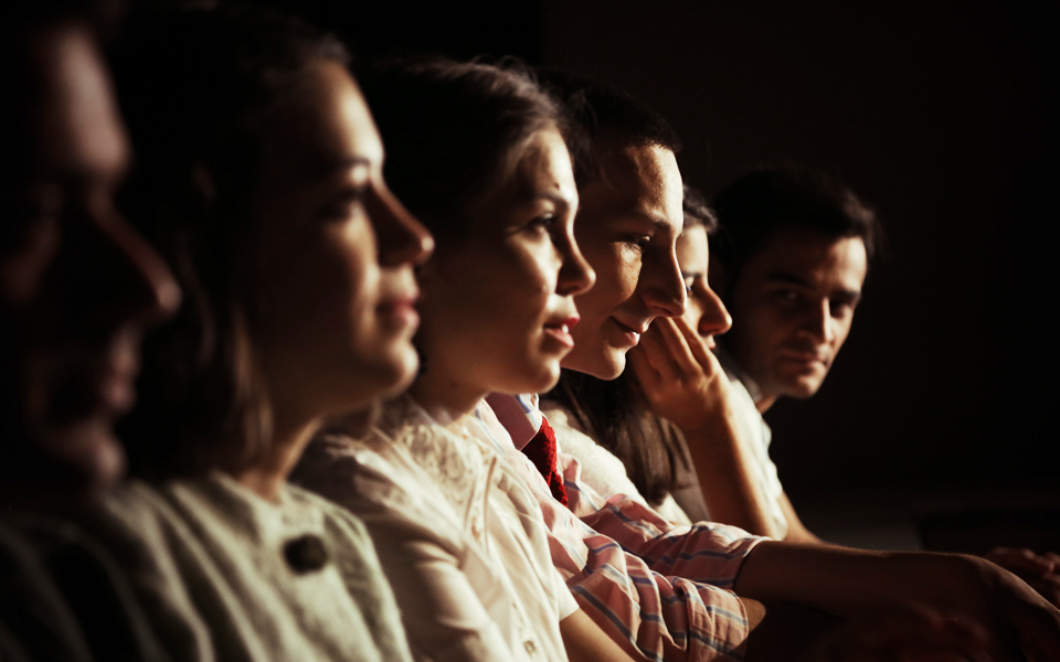 νεανικά-κύματα-στη-στέγη-2109139