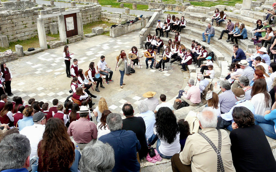 εσείς-ποιο-αρχαίο-θέατρο-θα-υιοθετήσε-2111137