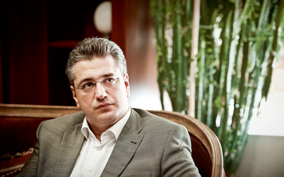 απόστολος-τζιτζικώστας-εγώ-κάθομαι-κ-2111509