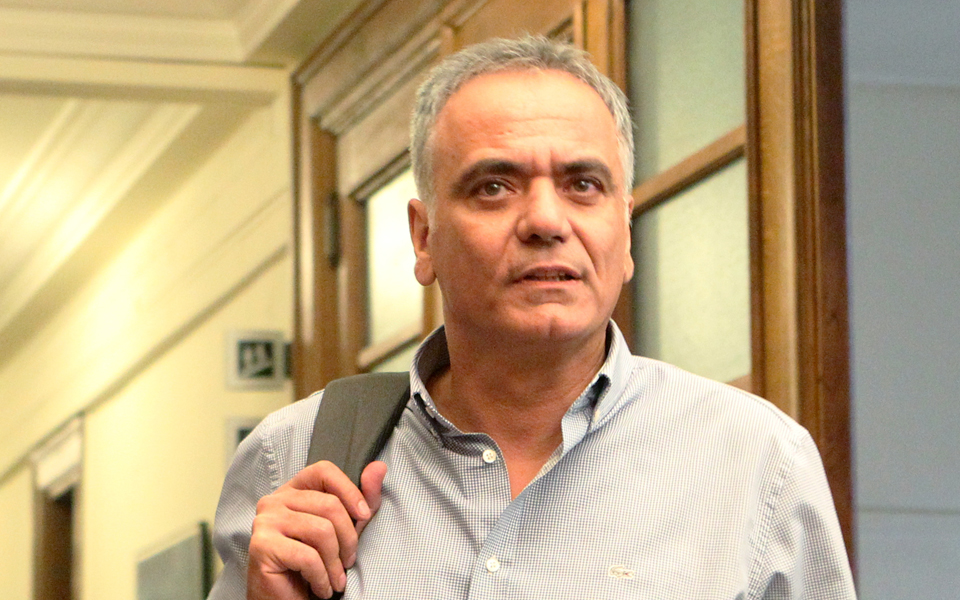 οι-ρύποι-κλείνουν-την-τρύπα-του-λαγηε-2113038