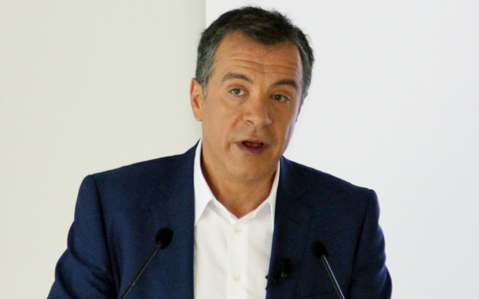 ο-στ-θεοδωράκης-εξηγεί-τα-δημοψηφίσμα-2113964