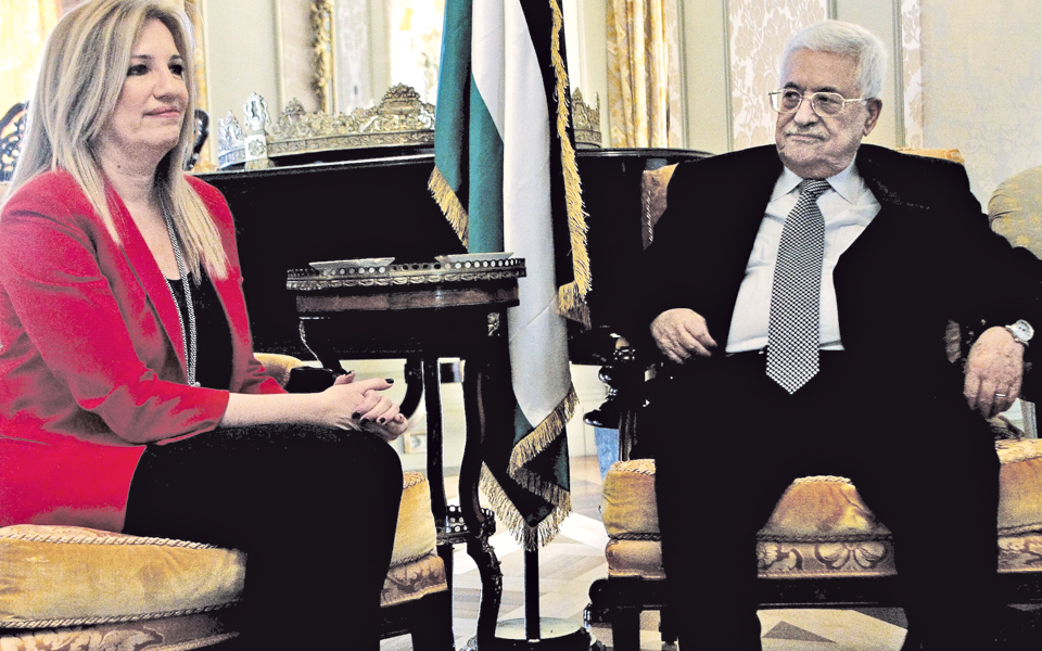 ο-πυρσός-η-μουντζούρα-το-τηλεομοιότυπ-2115799