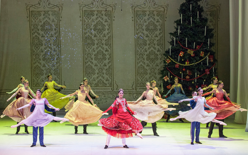 βαλς-άριες-μπαλέτο-και-πόλκες-σε-εορτα-2116338