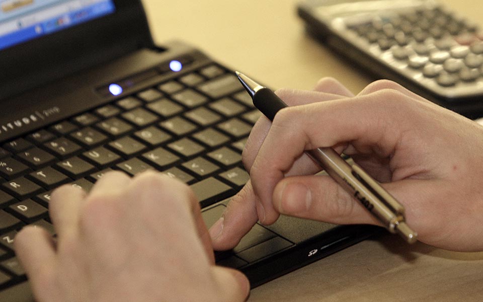 πρόσβαση-στον-ψηφιακό-κόσμο-προσφέρε-2115275