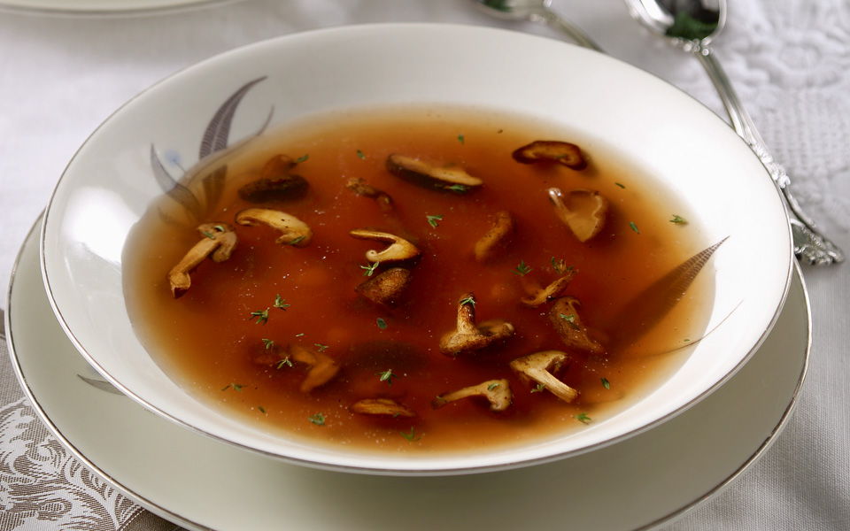 kονσομέ-από-μοσχαρίσιο-ζωμό-γαλλία-2114759