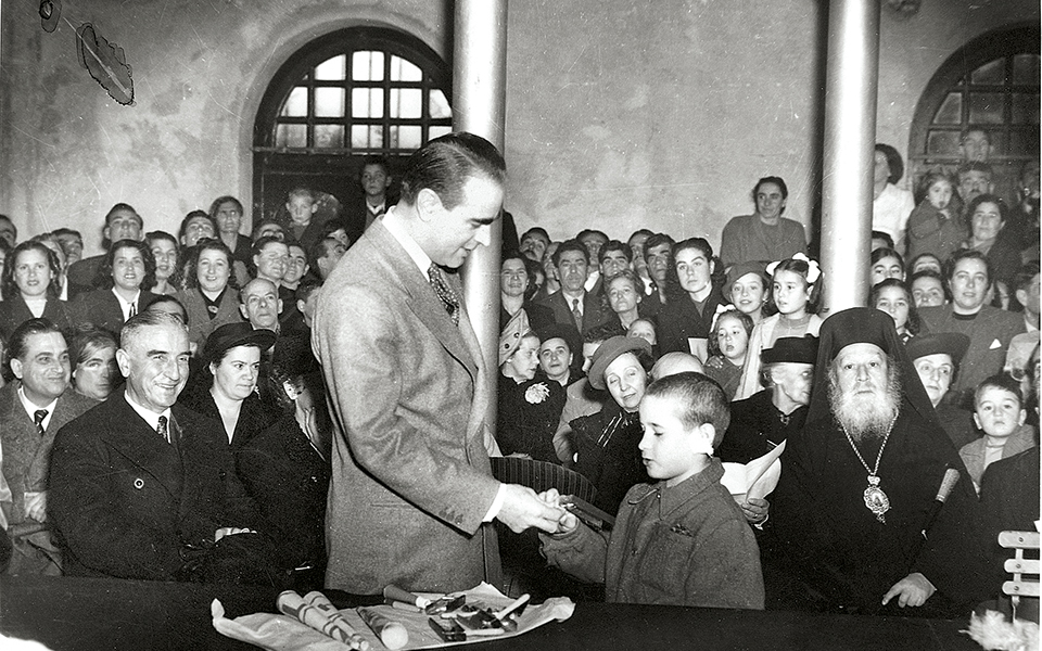 κωνσταντίνος-καραμανλής-η-συναρπαστ-2113355