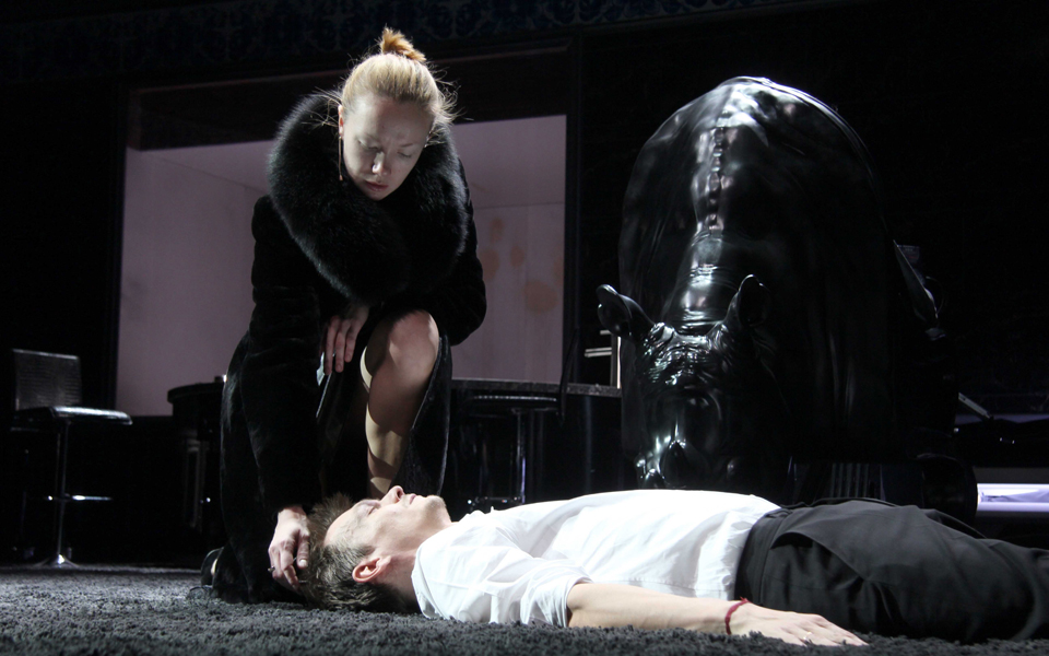 οι-καραμάζοφ-στη-στέγη-2116525