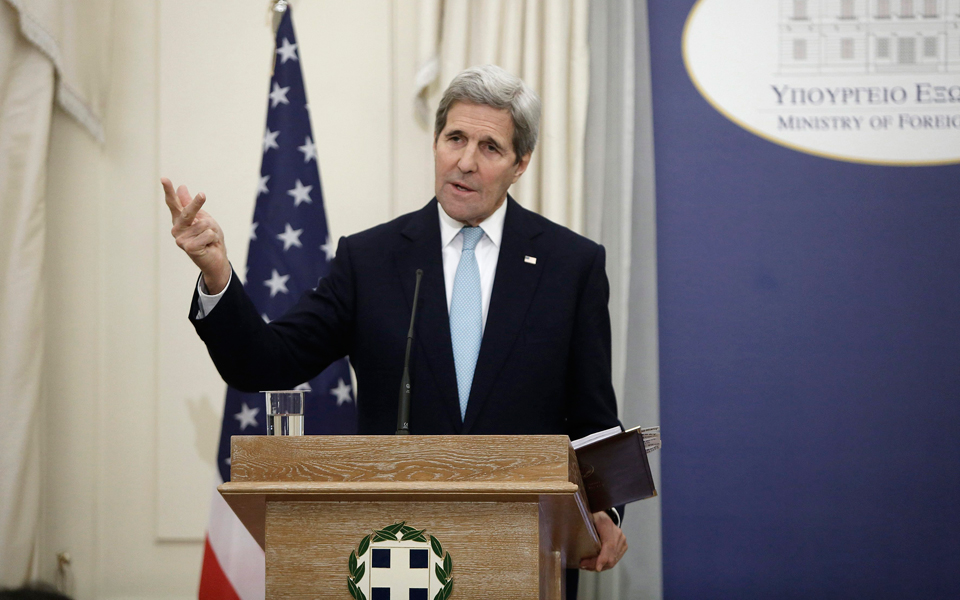 τι-έψαχνε-ο-κέρι-στην-αθήνα-με-το-βλέμμα-2113289