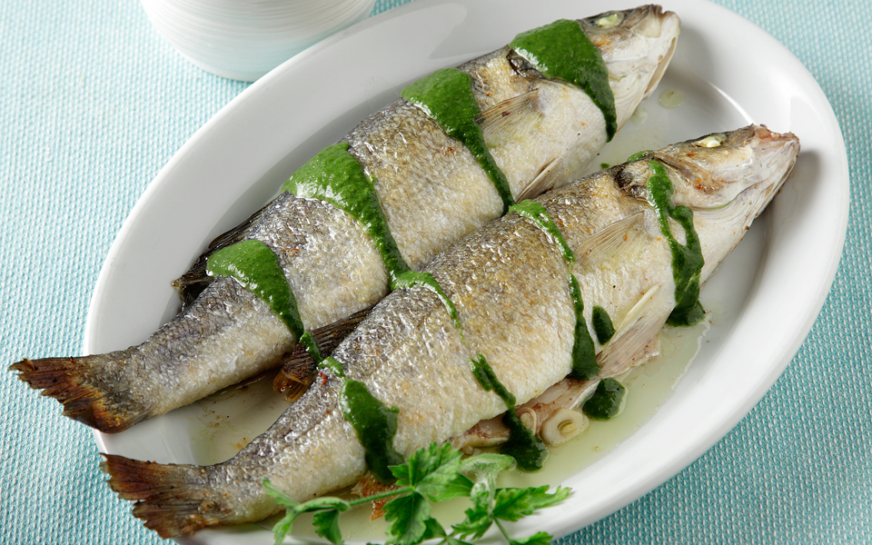 λαβράκι-ψητό-με-σάλτσα-από-πράσα-2115816