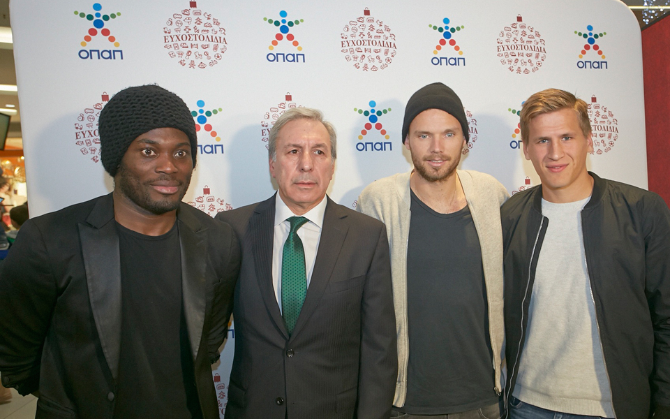 γιορτινά-ευχοστολίδια-φτιαγμένα-α-2115349