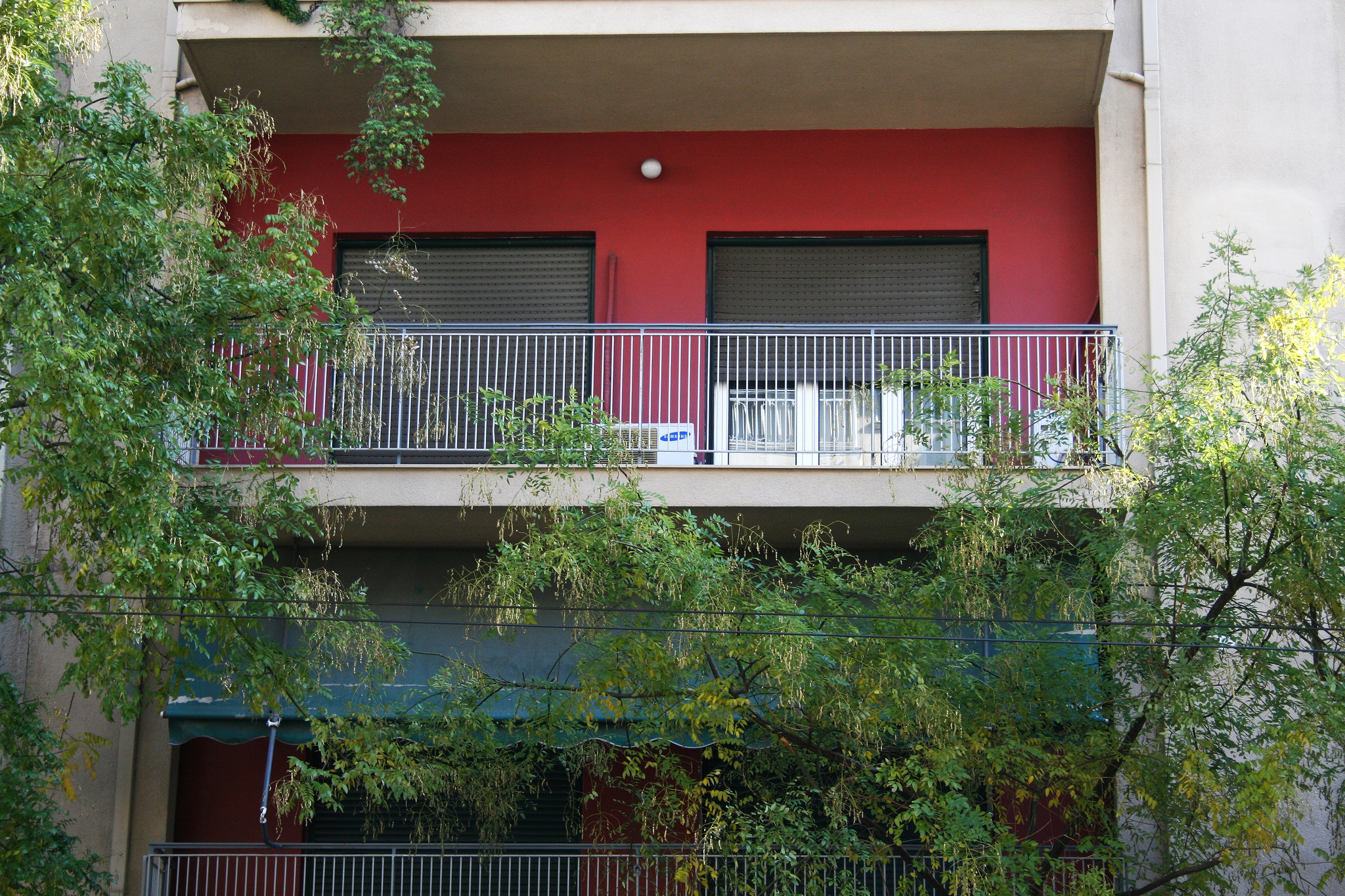 οι-αστικές-πολυκατοικίες-της-οδού-πατ-2115922