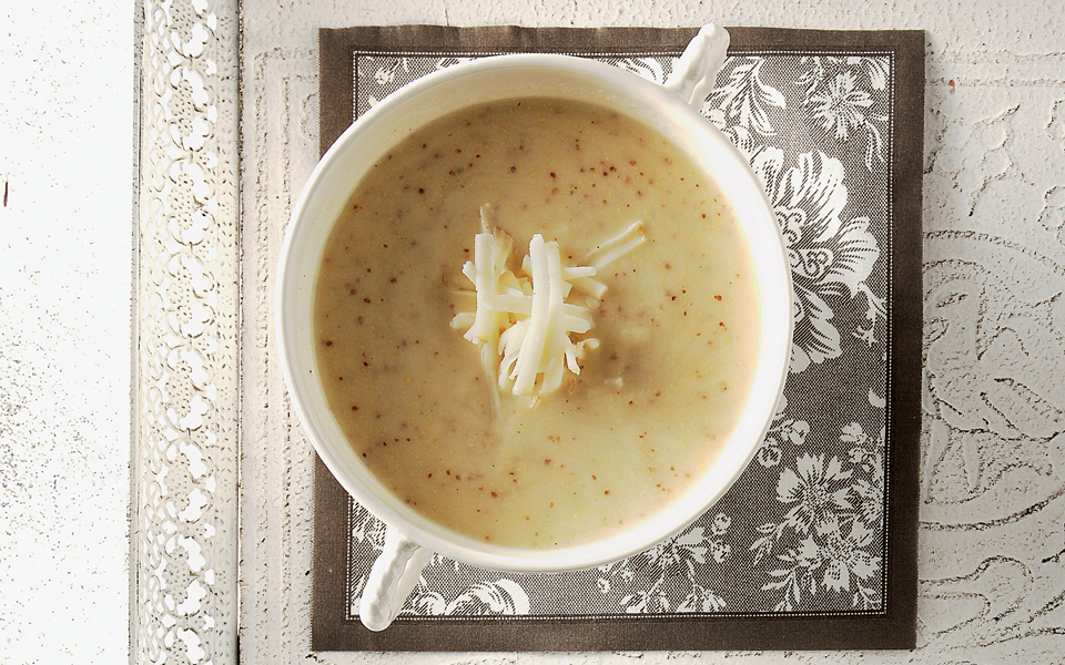 σούπα-με-σελινόριζα-μήλο-και-μετσοβόν-2115772