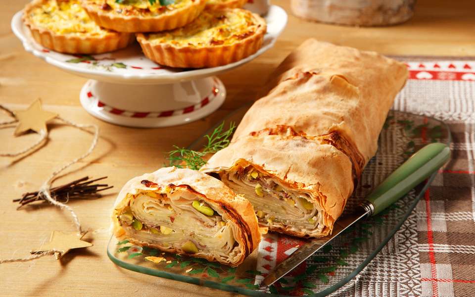 στρούντελ-με-σελινόριζα-φιστίκι-αιγί-2115665