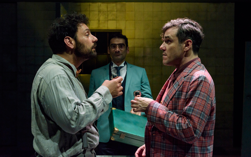 πάει-κάθε-πεζό-στο-θέατρο-2113850