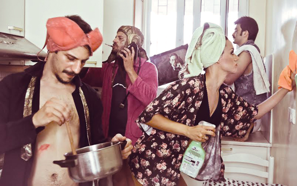 ανοίγουν-και-κλείνουν-θεατρικές-αυλα-2116547