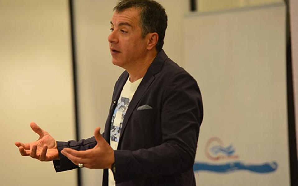 θεοδωράκης-η-περιφέρεια-χρειάζεται-κ-2114299