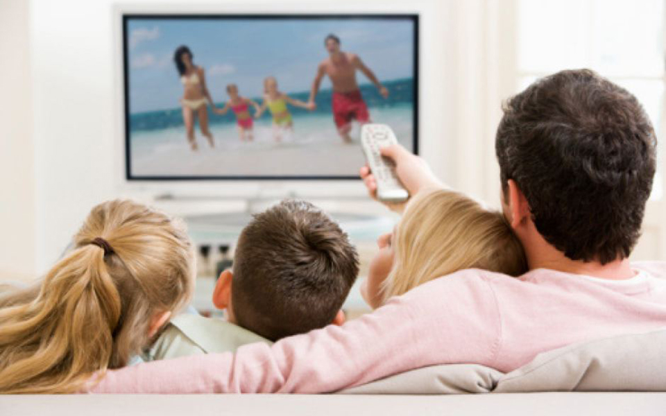 ελληνες-και-τηλεόραση-μια-σχέση-αγάπη-2113357