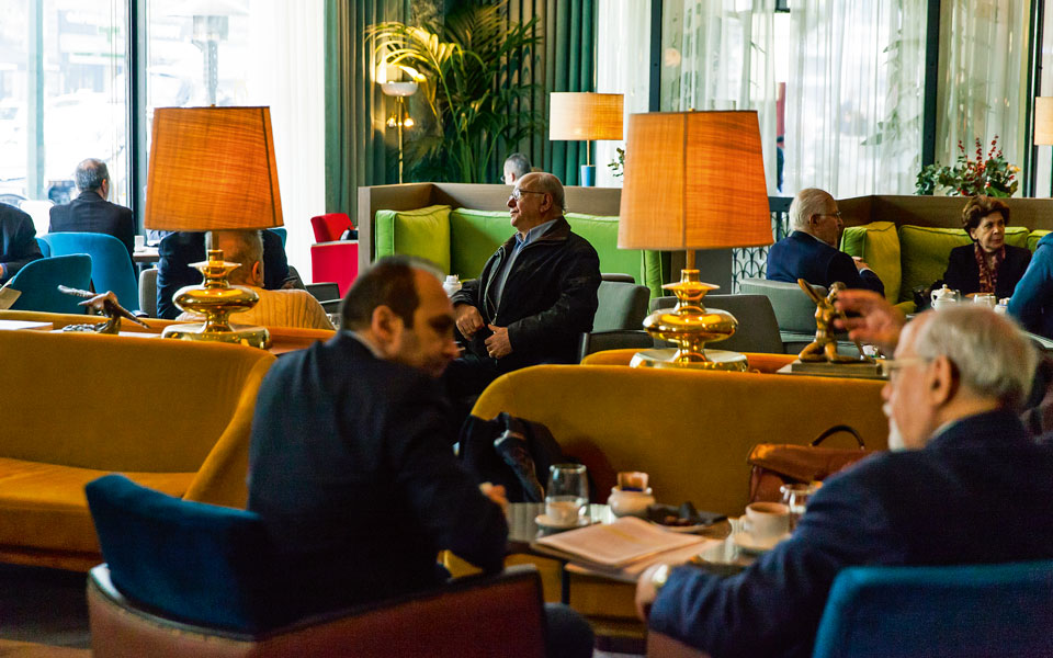 zonars-η-θορυβώδης-επιστροφή-ενός-θεσμού-2115475