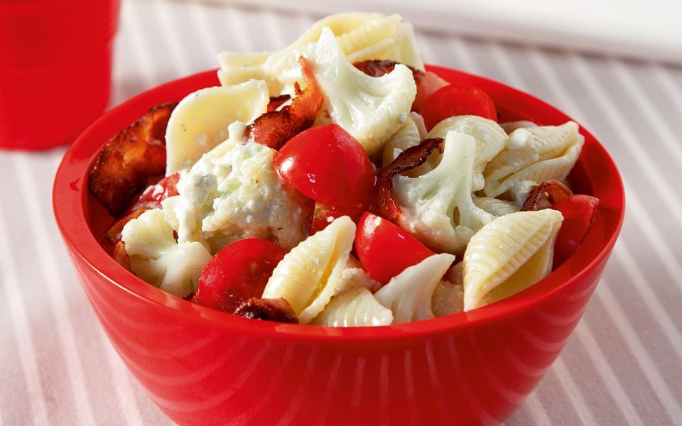 ζυμαρικά-με-μπέικον-και-μπλε-τυρί-2113692