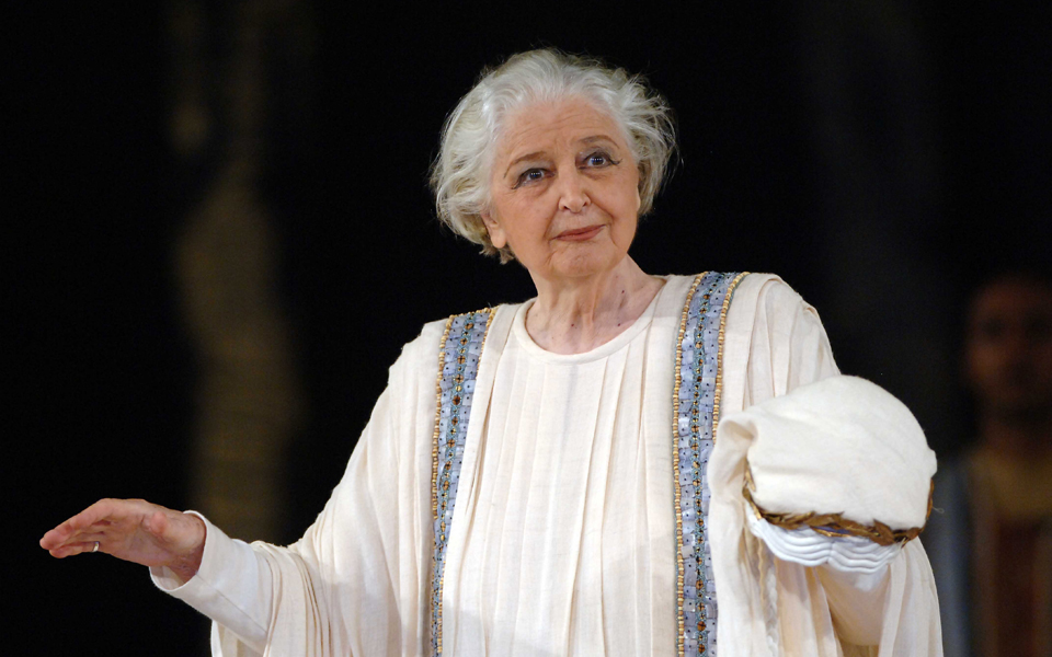 αννα-συνοδινού-αρχοντική-παθιασμένη-2117256