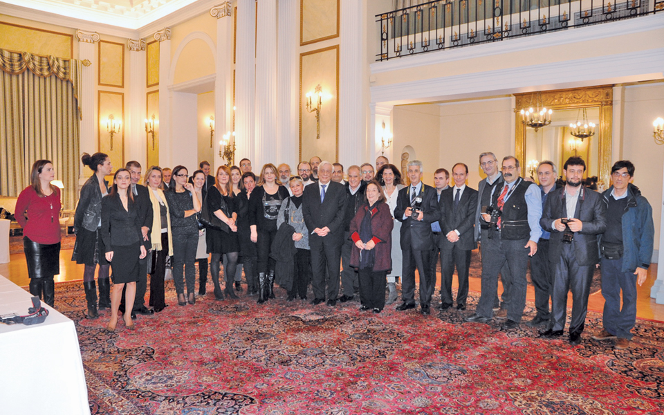 kοπή-της-πίτας-2016-προς-τιμήν-των-διαπιστε-2117987