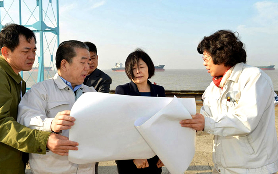 στην-αθήνα-η-σιδηρά-κυρία-της-cosco-2118006