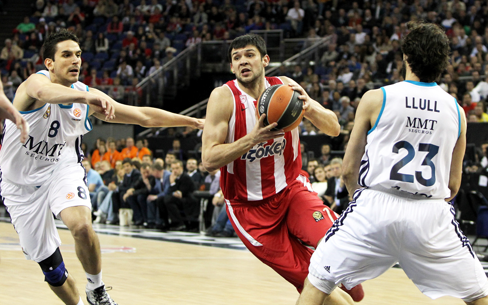 ερυθρόλευκος-ξανά-ο-παπανικολάου-2118857