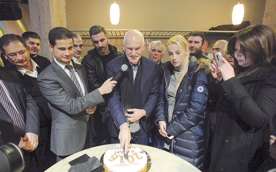 ο-βαρουφάκης-αποδομεί-τον-τσίπρα-2119080