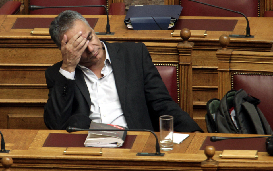 αμηχανία-και-δικαιολογίες-μετά-τους-λ-2119260