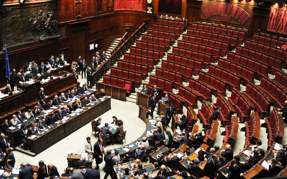 το-σύμφωνο-συμβίωσης-διχάζει-το-ιταλι-2119207