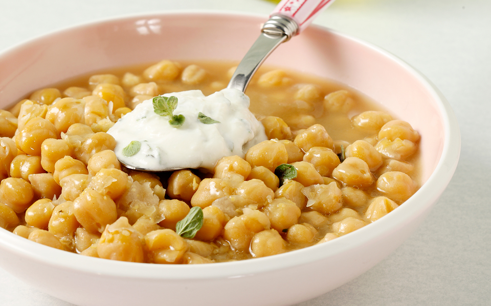 ρεβιθάδα-φούρνου-με-κρέμα-φέτας-2120017