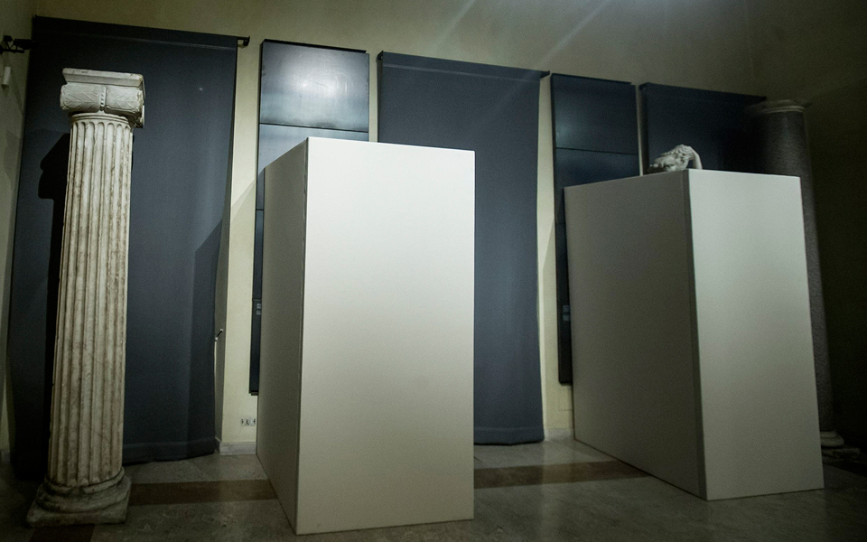 εντυσαν-γυμνά-αγάλματα-στη-ρώμη-2119861