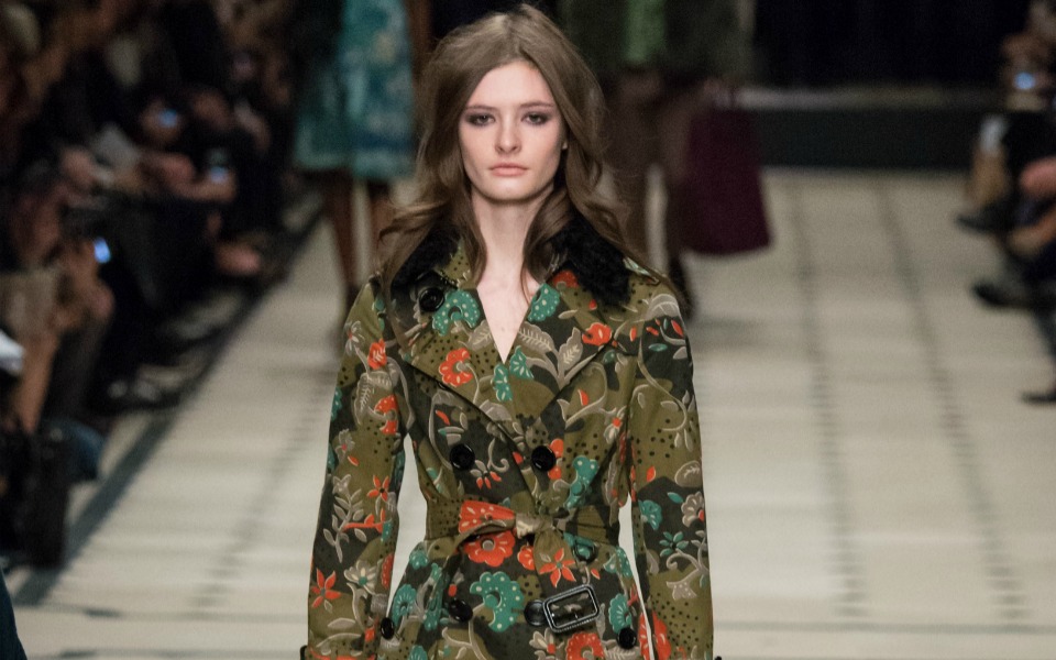 printed-παλτό-ολοκληρώνουν-με-στιλ-κάθε-σύνο-2120170