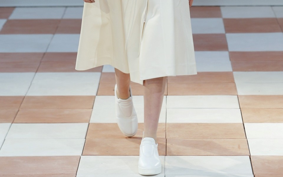 μοναδικές-εμφανίσεις-με-λευκά-sneakers-2119806