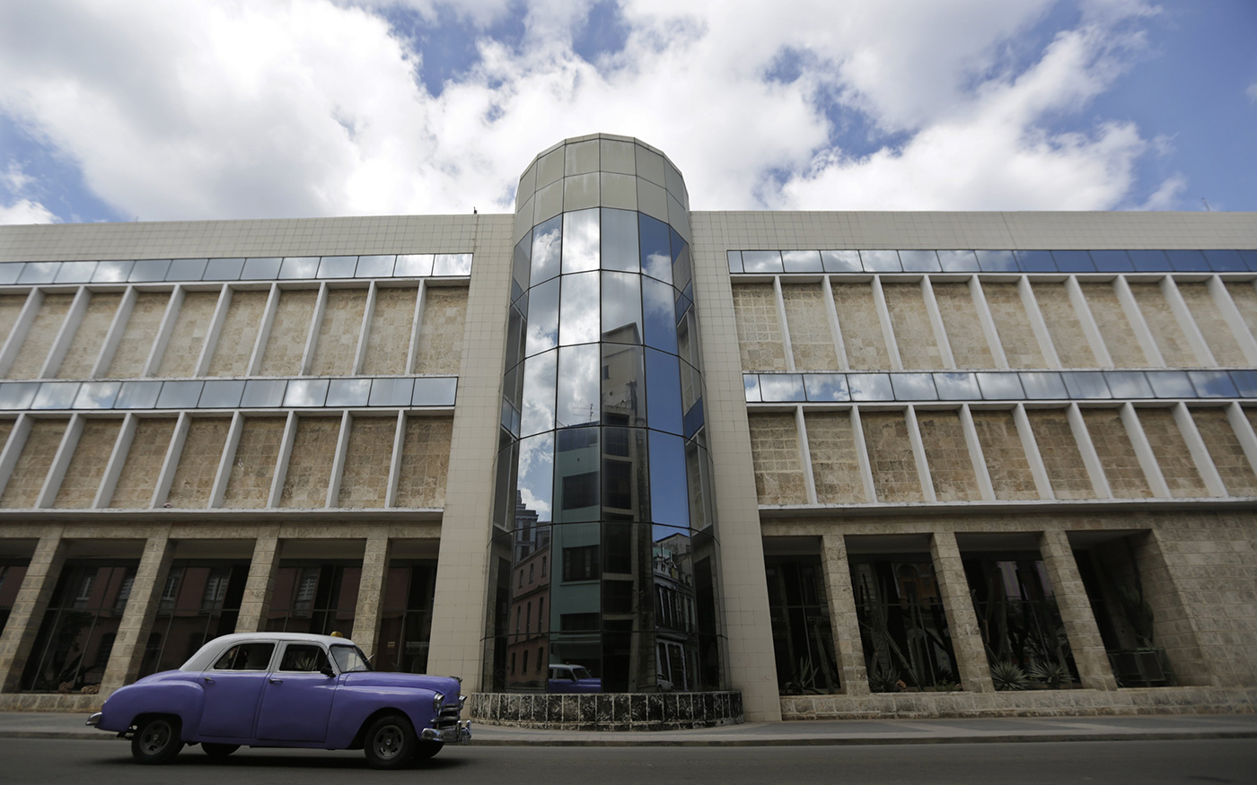 η-επιχείρηση-αβάνα-για-71-πίνακες-στο-2118579