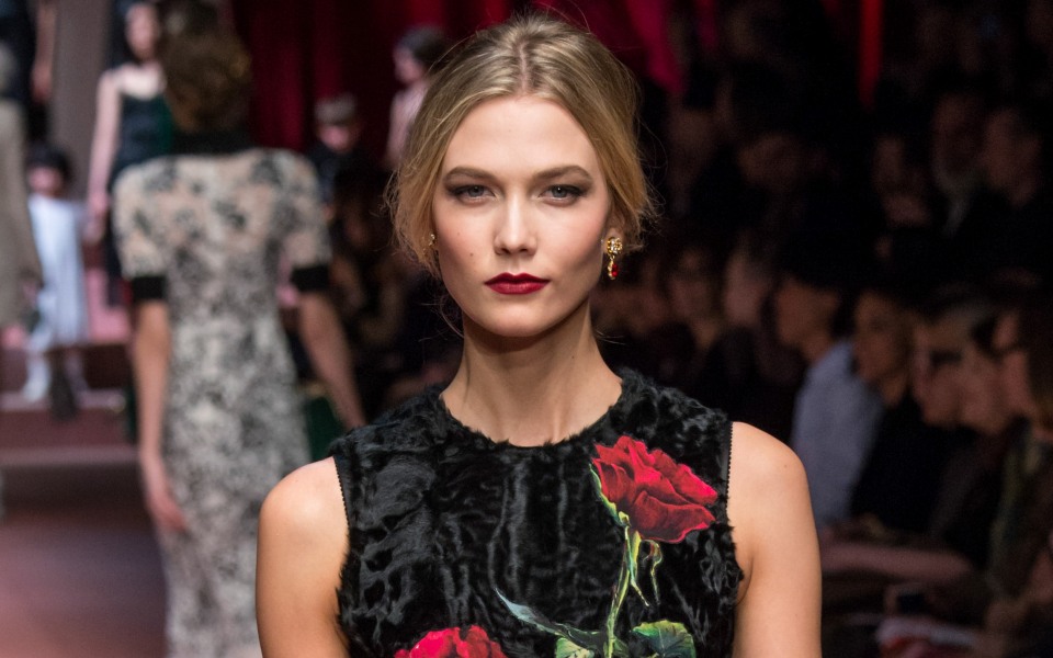 μολύβια-χειλιών-για-τέλειο-περίγραμμ-2118168