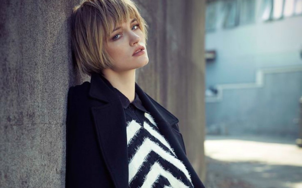 το-μακρύ-μαύρο-παλτό-που-θα-αναδείξει-κ-2118360