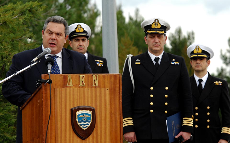 ρίψη-στεφάνου-στα-ιμια-από-τον-πάνο-καμ-2120106