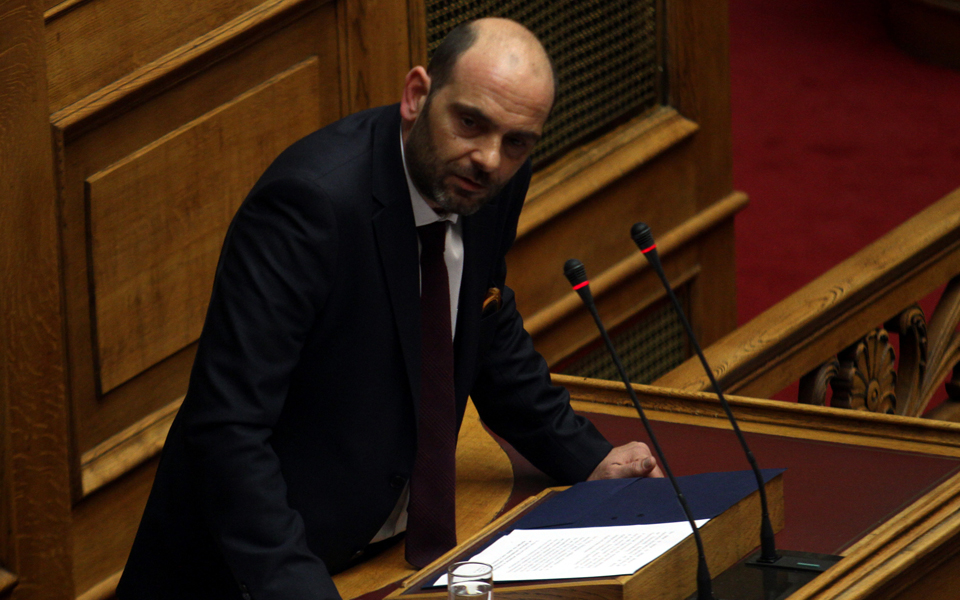 επιχείρηση-χαμηλοί-τόνοι-από-θεοδω-2118750