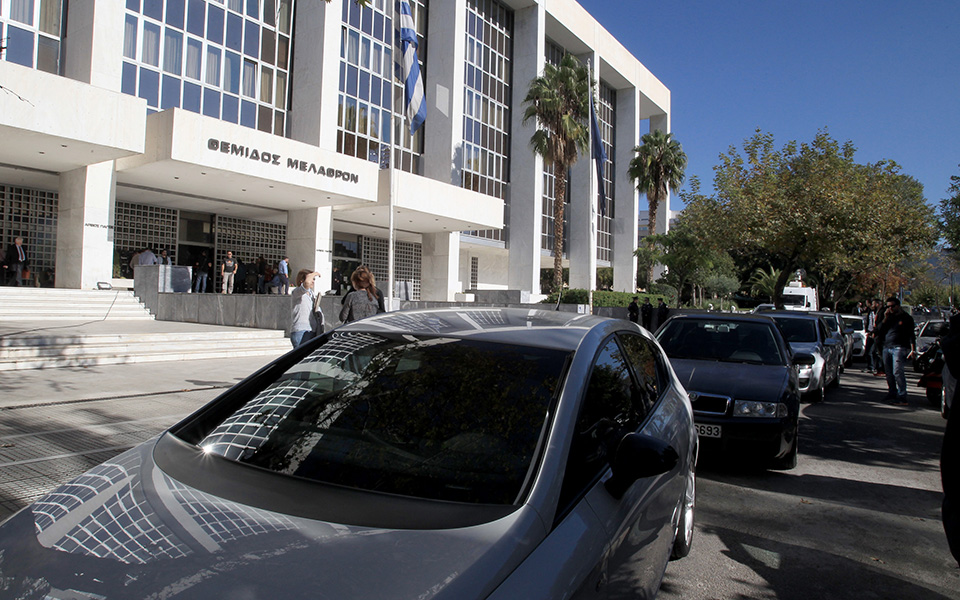 στη-βουλή-δικογραφία-για-παπαντωνίου-2116876