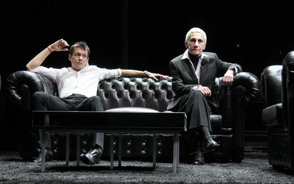 αδελφοί-καραμάζοφ-με-το-βλέμμα-στο-σ-2116980