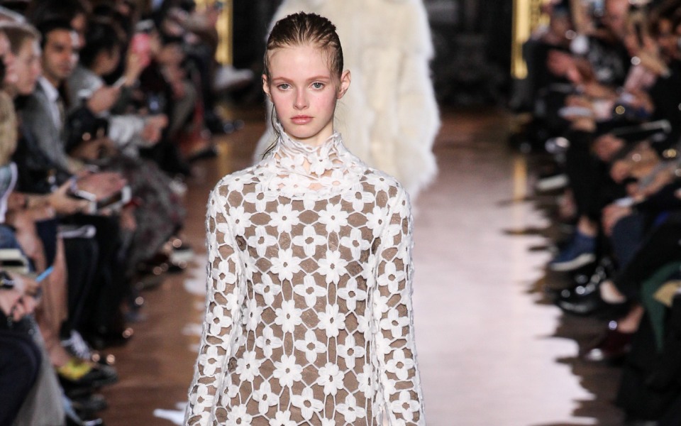 κομψά-φορέματα-δίνουν-στιλ-στις-εμφαν-2120084