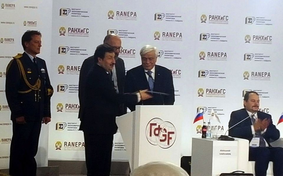 σήμερα-με-πούτιν-ο-κ-παυλόπουλος-2118226