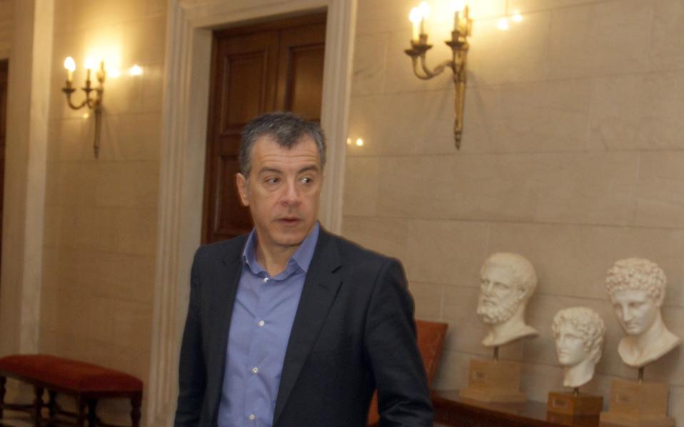 θεοδωράκης-μην-προσβάλλετε-τις-στολ-2119687