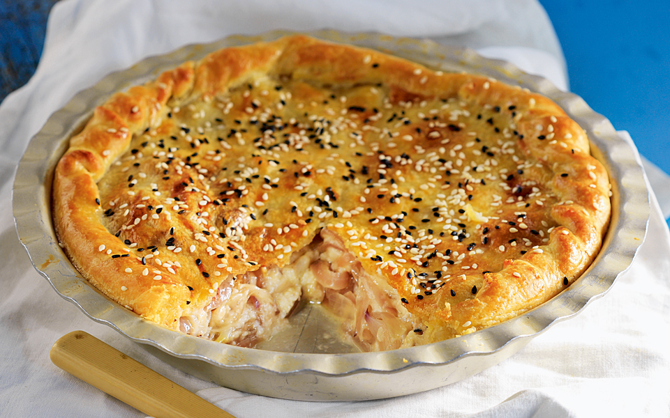 κρεμμυδόπιτα-με-κοπανιστή-2119592