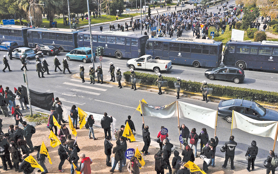 φουντώνουν-οι-αντιδράσεις-ενώ-ο-χρόνο-2121343